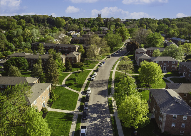 Elmwood Manor - Elmwood Manor Apartments and Townhouses