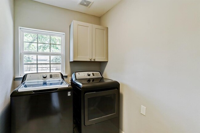 Building Photo - 6634 Housman
