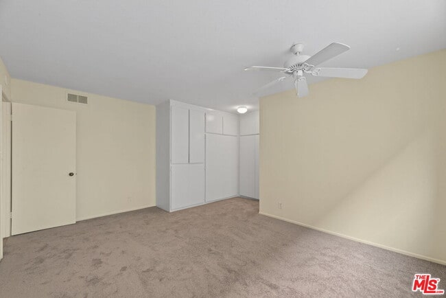 Building Photo - 18555 Collins St