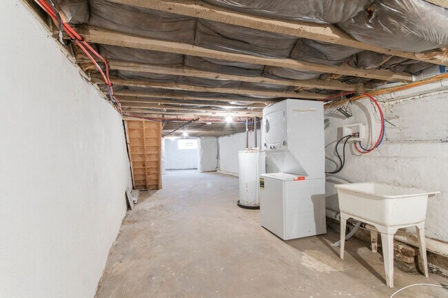 Building Photo - Beautiful 3-Bed/1.5 Bath Home Located in N...