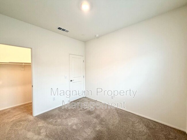 Building Photo - 31356 Sycamore Leaf Dr