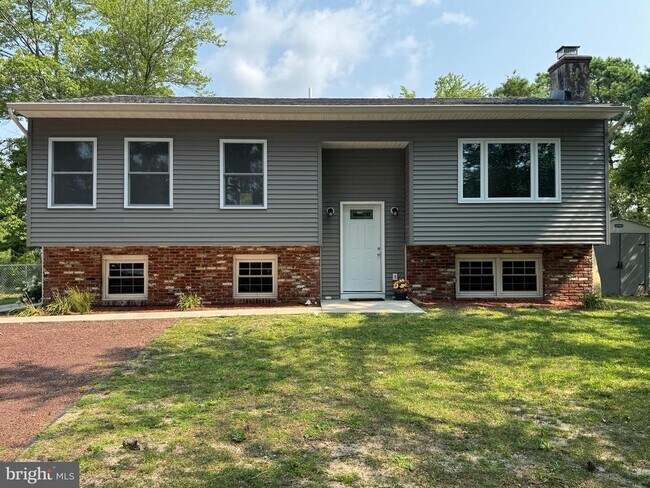 Building Photo - 14 Cardinal Dr