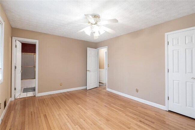 Building Photo - 131 Arrowood Ln