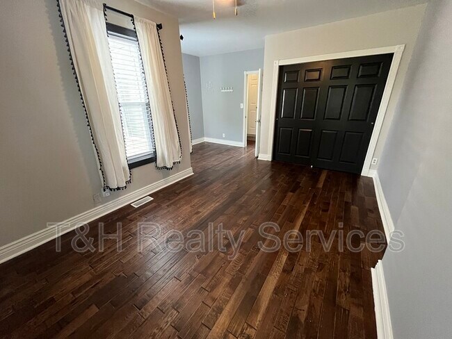 Building Photo - 116 E 27th St