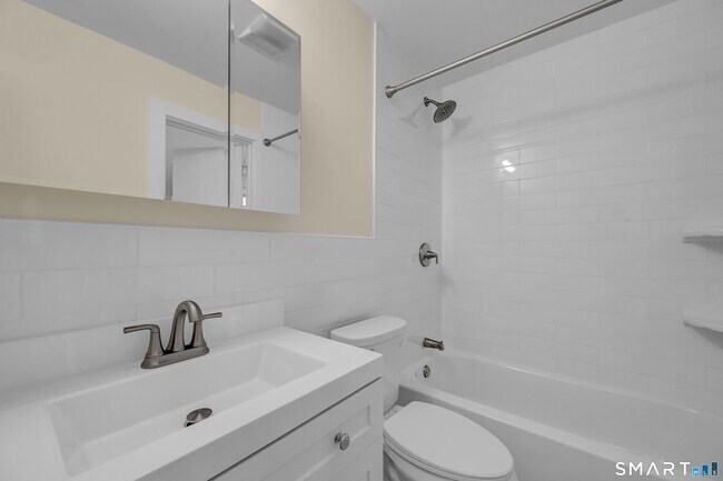 Building Photo - 113 Park Ave