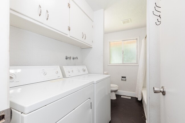 Building Photo - 564 E 700 N