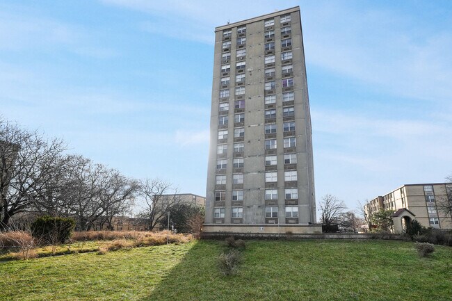 Building Photo - 4300 W Ford City Dr