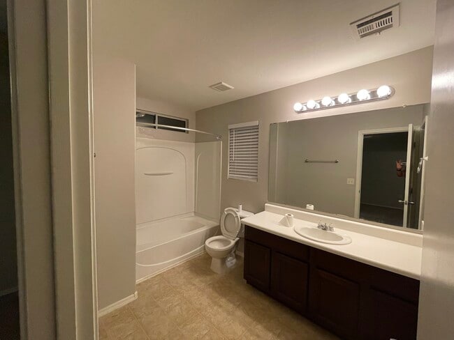 Building Photo - 1568 S Jacana Ln