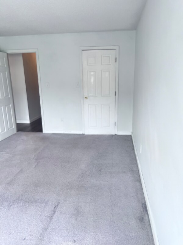 Building Photo - 8 Lancelot Court