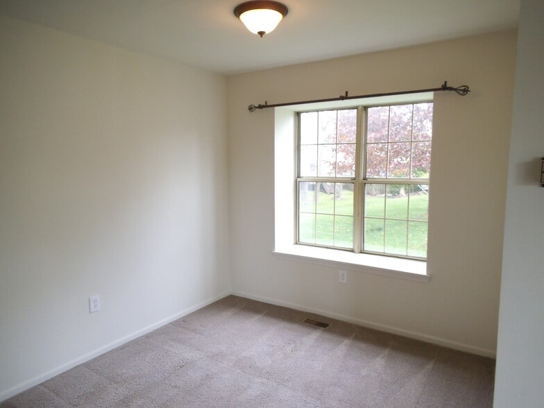 Building Photo - 322 Kent Ln