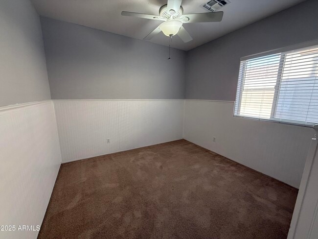 Building Photo - 885 E Cherry Hills Dr
