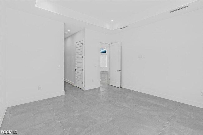 Building Photo - 512 NW 35th Pl