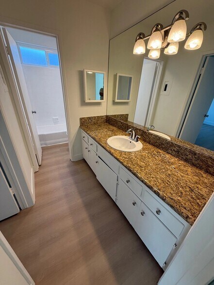 Building Photo - 3806 Pacific Ave