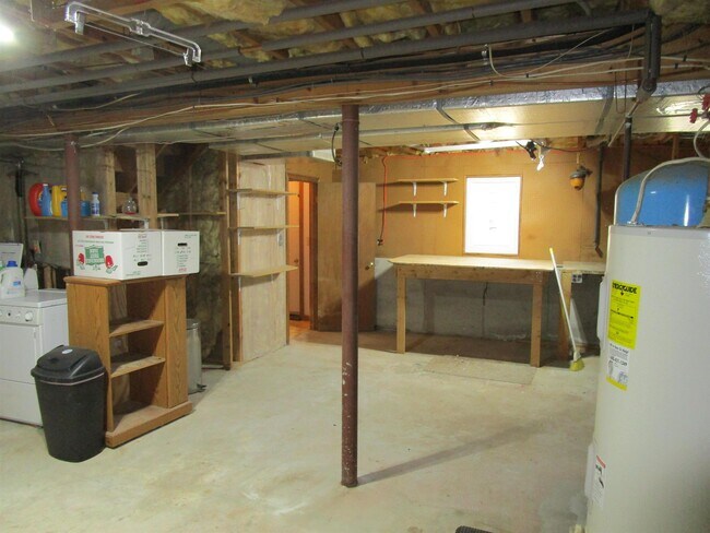 Building Photo - 24 Bobbys Ln