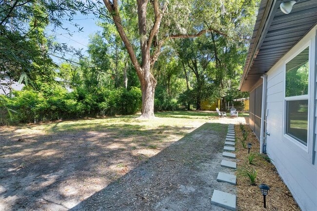 Building Photo - 600 NW 36th Dr
