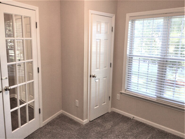 Building Photo - 5530 Brookdale Ridge Dr