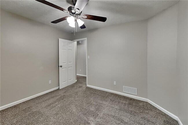 Building Photo - 174 Fox Dr