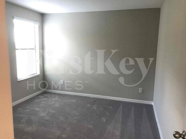 Building Photo - 9652 Sage Creek Dr