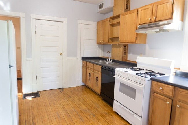 Building Photo - Prime 5 Bedroom in Dinkytown close to the ...