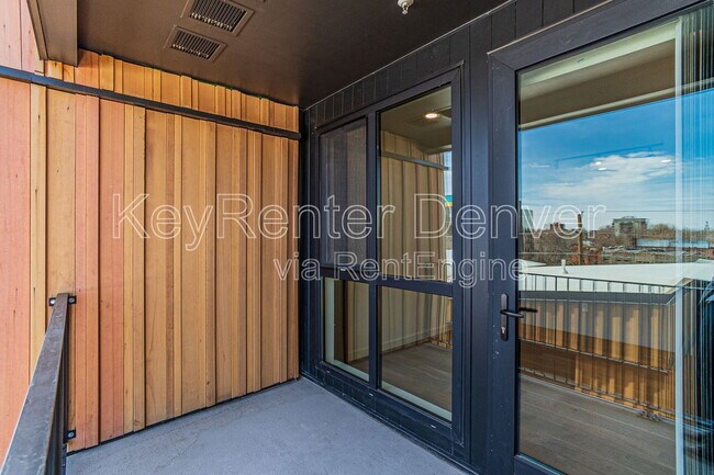 Building Photo - 1601 Park Ave