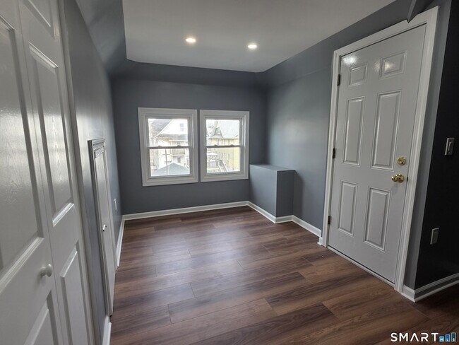 Building Photo - 68-70-70 Westfield Ave