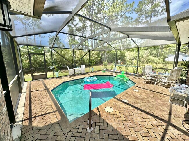 Building Photo - 206 E Pinehurst Dr