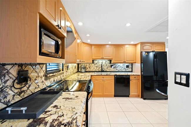 Building Photo - 2508 Bay Dr