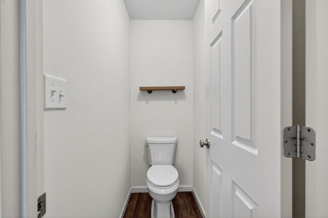 Building Photo - Charming 4-Bedroom Home in Springhurst Com...