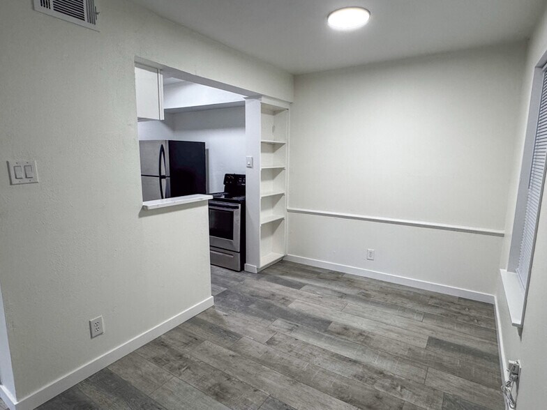 Building Photo - 170 De Chantle Rd