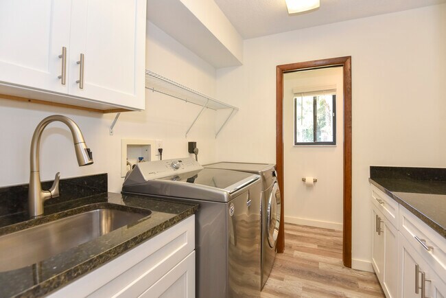 Building Photo - 40 River Ridge Trail