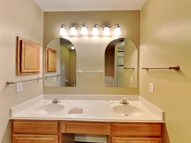 Building Photo - 31106 Perlican Dr