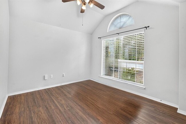 Building Photo - 516 Carismatic Ln
