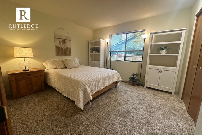 Building Photo - Spacious 3 Bedroom, 2 Bath Home in a Quiet...