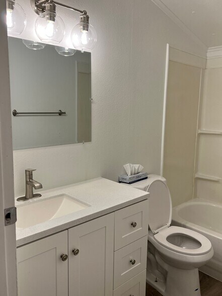 Building Photo - 4902 Ranchero Ln