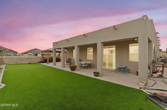 Building Photo - 824 Paseo Solar Dr