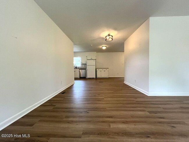 Building Photo - 5205 Dakota Ct