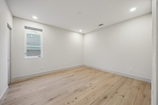 Building Photo - 2129 Quenby St