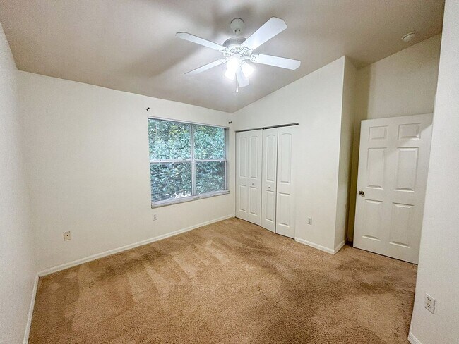 Building Photo - Victoria Station #156 - Pet Friendly!