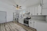 Building Photo - 18 John St