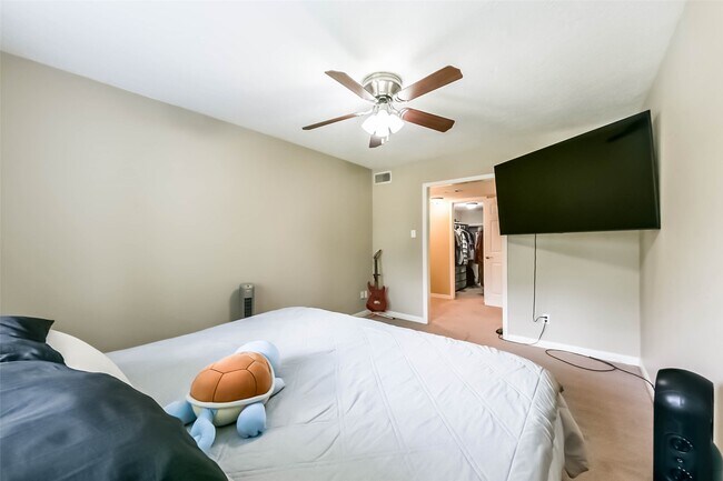 Building Photo - 15919 Golf Club Dr