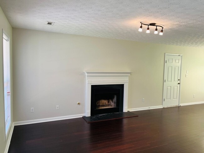 Building Photo - Beautiful 3 bedroom, 2 bathroom home located in Grantville! Must see!