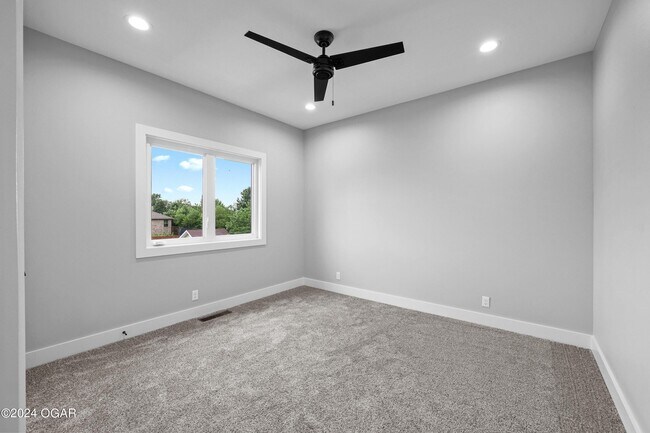 Building Photo - 2836 E 15th St