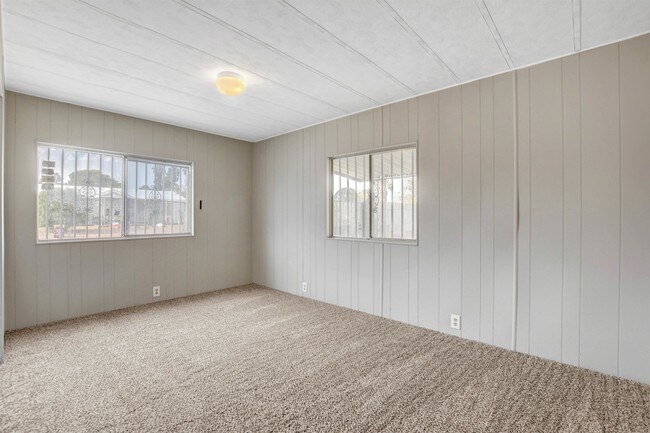 Building Photo - 136 Sir Thomas Dr