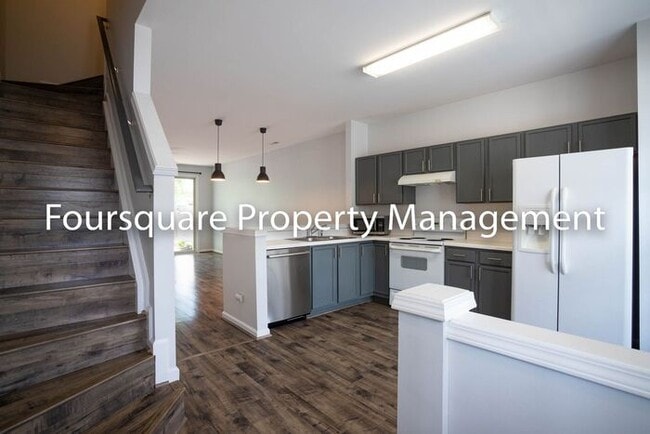 Building Photo - Townhome| Washer/ Dryer Included| Back Pat...