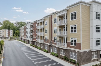 Building Photo - Luxury 1- & 2-Bedroom Apartments in Paramu...