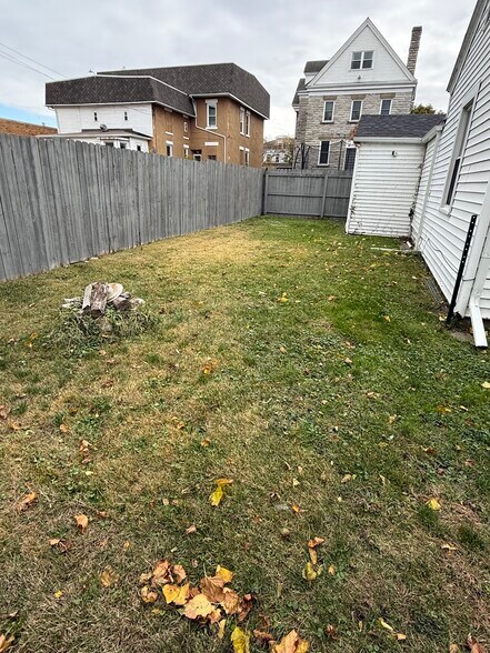 Building Photo - 218 Lawrence St