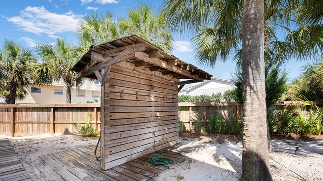 Building Photo - 445 Gulf Shore Dr