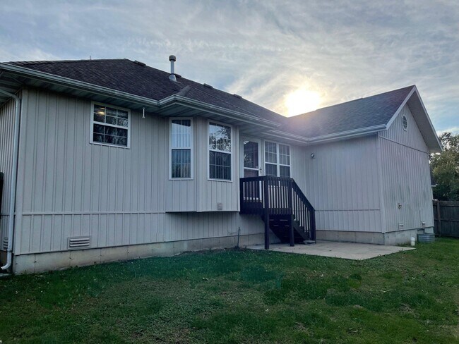 Building Photo - 2947 W Westview St