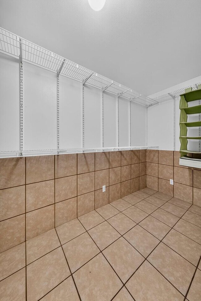 Building Photo - 7473 Hazelcrest Dr
