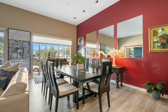 Building Photo - 2552 Hyde St